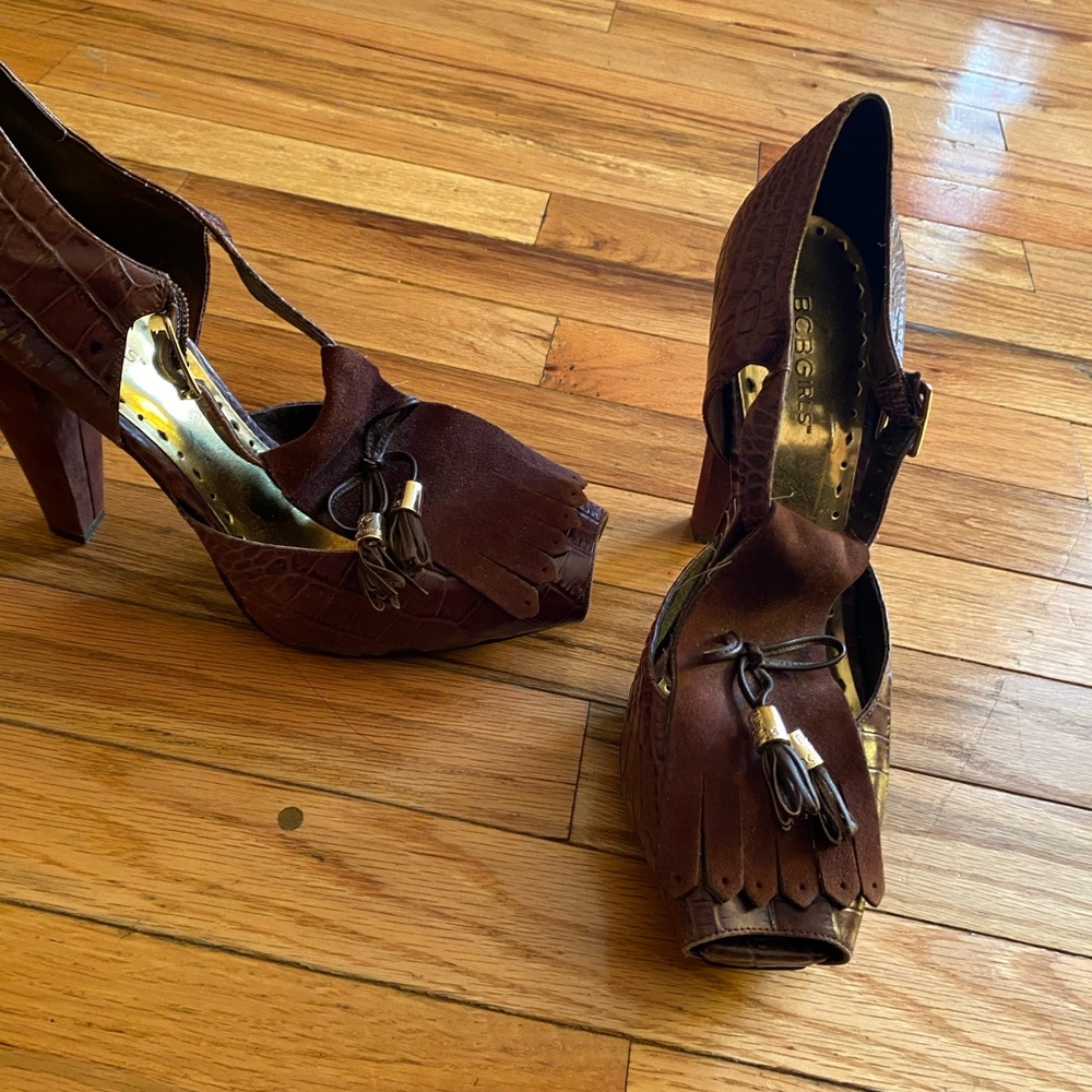 Bcbg brown suede peep toe sz 10